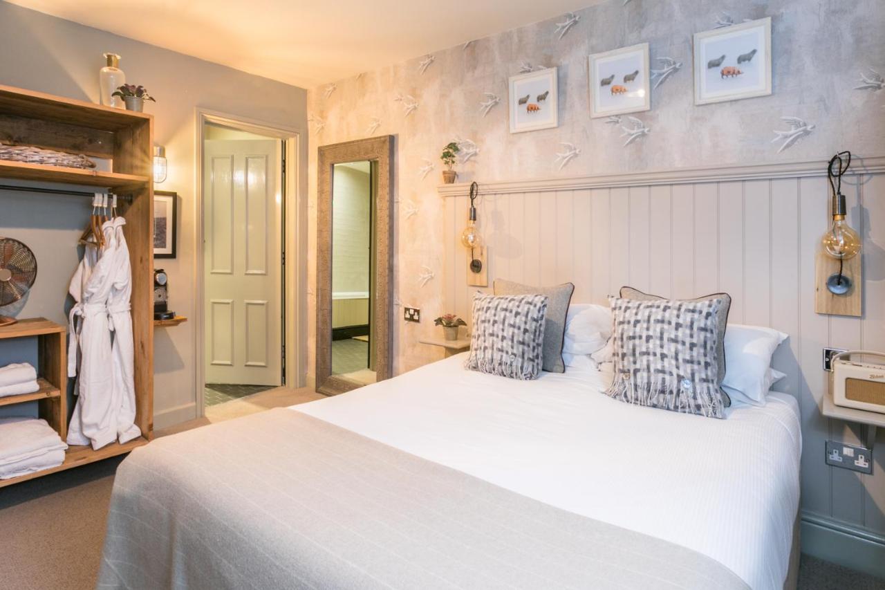 The Angel & Blue Pig Hotel Lymington Exterior photo