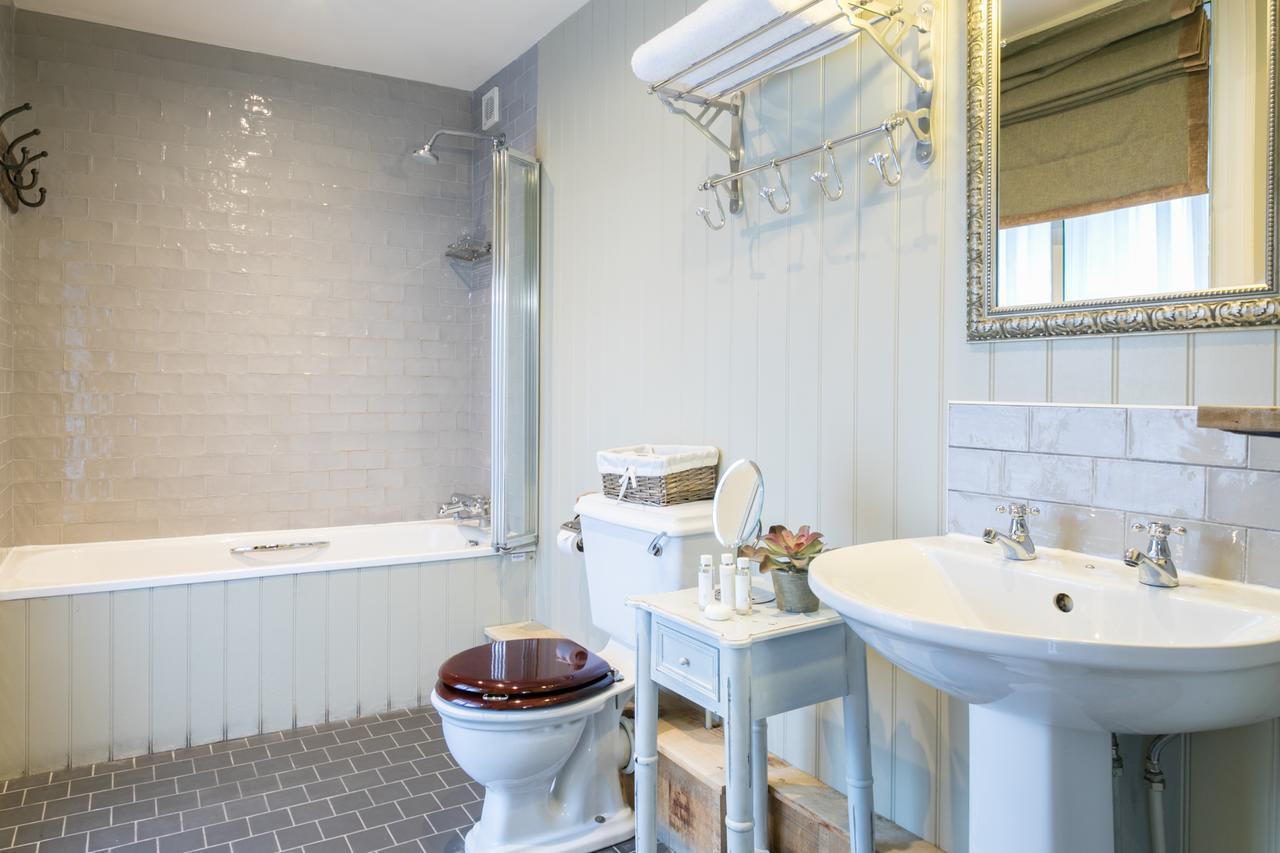 The Angel & Blue Pig Hotel Lymington Exterior photo